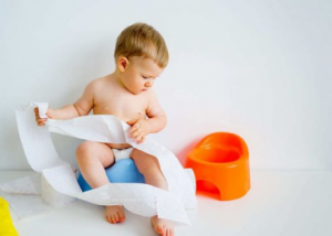 Mách mẹ cách chăm sóc bé 2 tuổi bị táo bón hiệu quả